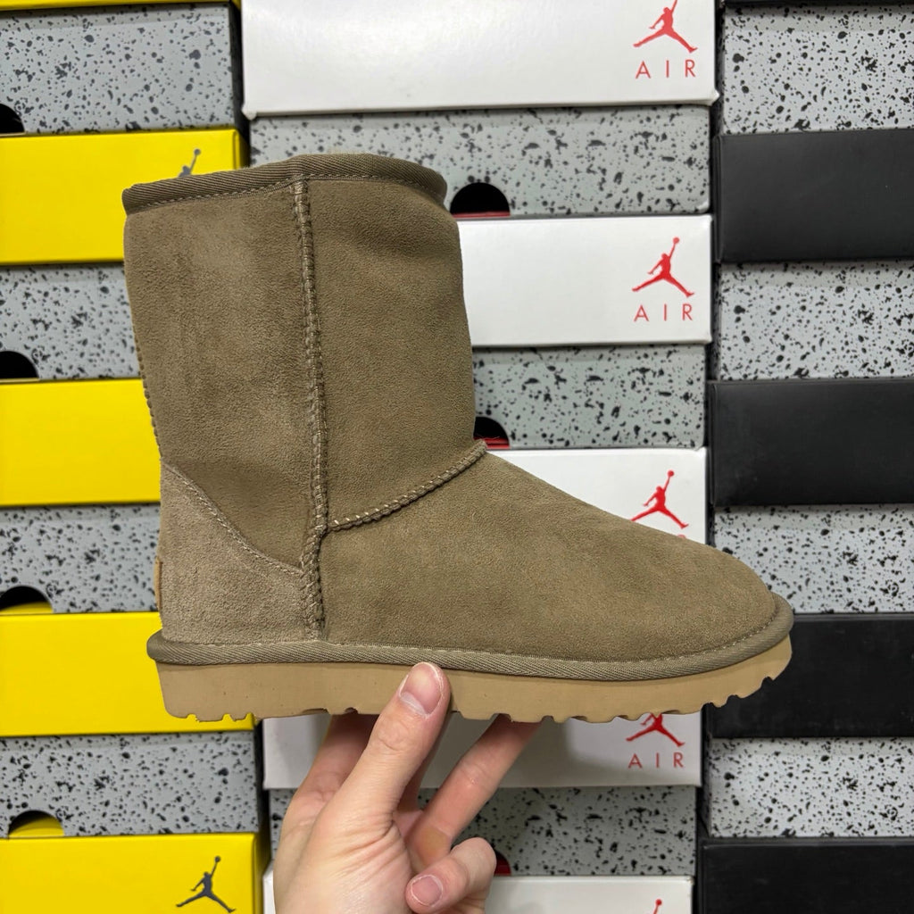 UGG Kallen Lace Classic Short Boot – Suede Boot with Shearling Lining, Tonal Back Seam & Classic Sunburst Sole in Alpine